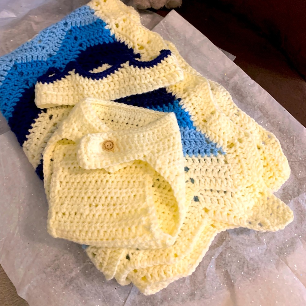 Crochet baby blanket set with baby crown and diaper cover. New